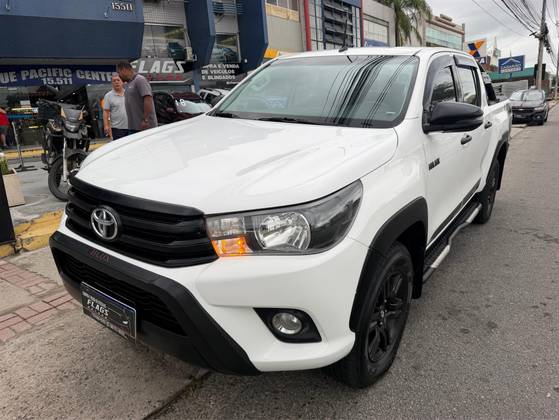 TOYOTA HILUX 2.8 SR CHALLENGE 4X4 CD 16V DIESEL 4P AUTOMÁTICO